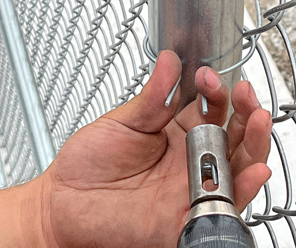 Easy Twist Fence Tie