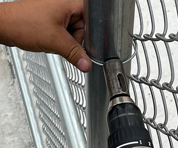 Easy Twist Fence Tie