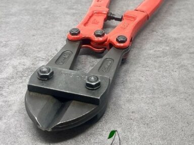 Pipe Cutters vs. Bolt Cutters: 5 Key Differences