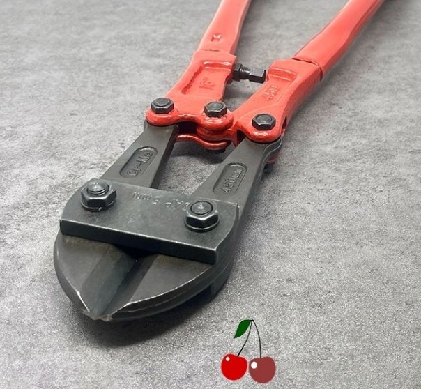 Pipe Cutters vs. Bolt Cutters: 5 Key Differences